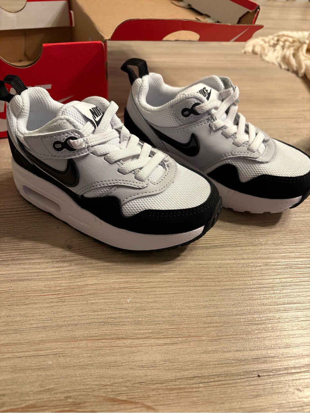 Nike Kids air Max  White and Black Sneakers